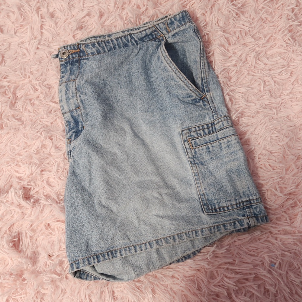 vintage lightwash cargo shorts